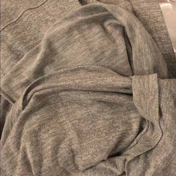 NWT Vince Gray Long Sleeved Top Size Large - Picture 4 of 6